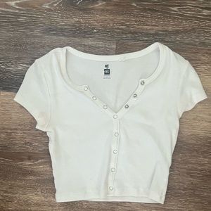 White cropped v neck